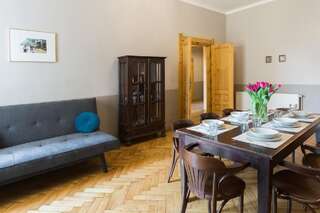 Апарт-отели Antique Apartments Plac Szczepański Краков Апартаменты с 4 спальнями (для 10 взрослых)-10